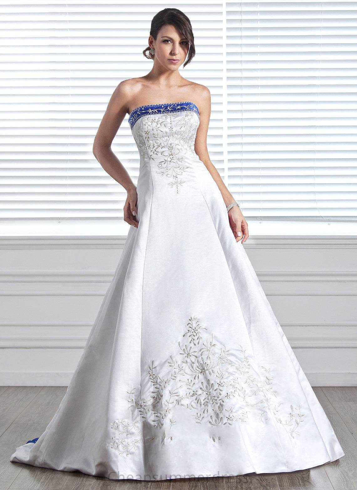 Dress Train Sash Ball-Gown/Princess Wedding Dresses Satin With Wedding Strapless Court Araceli Embroidered Beading