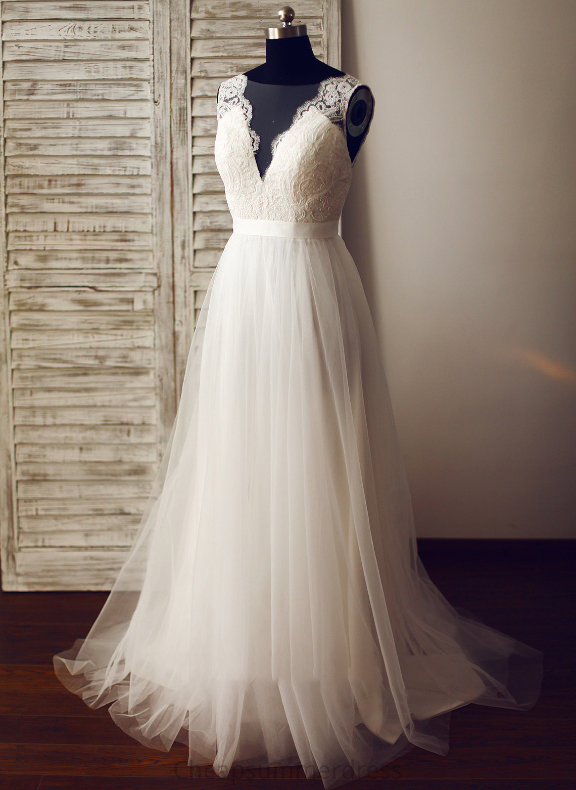 V-neck Krystal Train A-Line Dress Wedding Dresses Sweep Tulle Wedding
