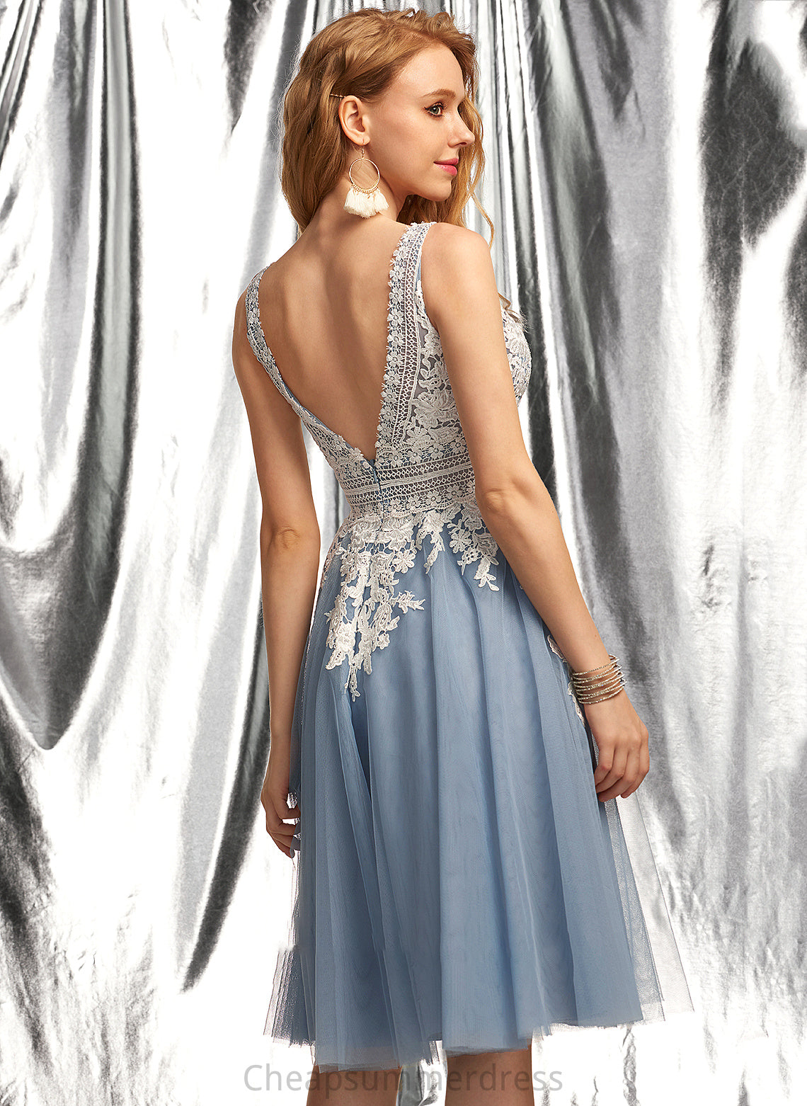 Lillian Tulle A-Line Knee-Length V-neck Prom Dresses