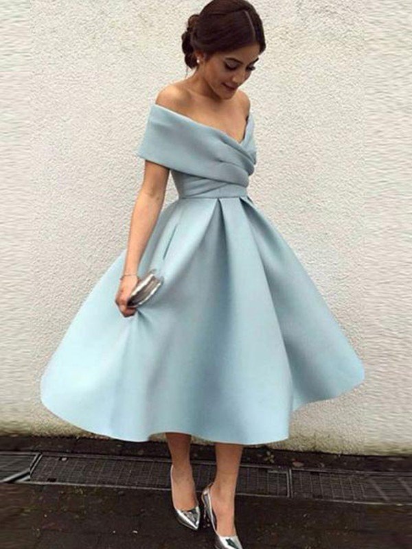 A-Line/Princess Sleeveless Homecoming Dresses Satin Azul Off-The-Shoulder Ruffles Tea-Length Dresses